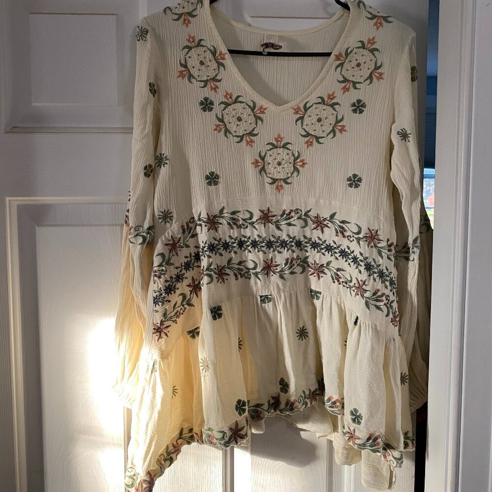 Beautiful EUC Lola Gaurch Embroidered and Beaded Blouse
